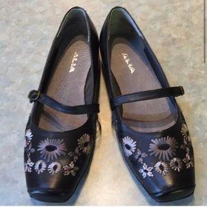 Alia black flat Mary Janes (sz 8)